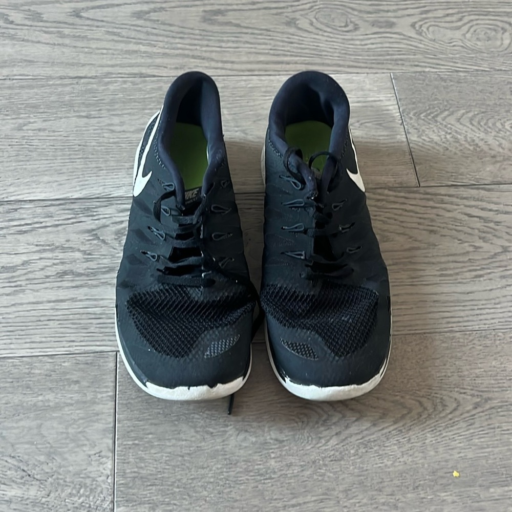 NIKE men’s workout shoes size 11